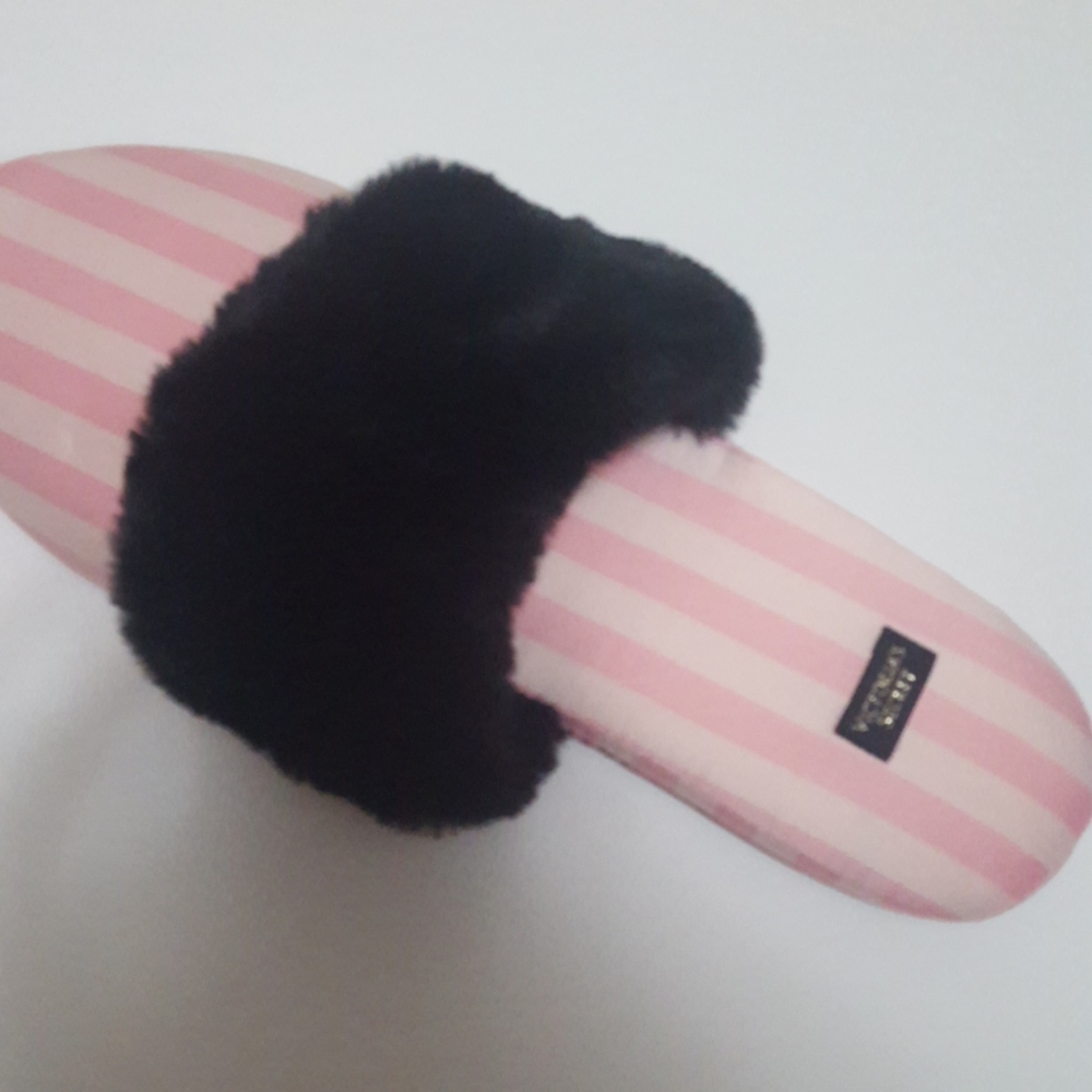 Slippers - Picture 4 of 4